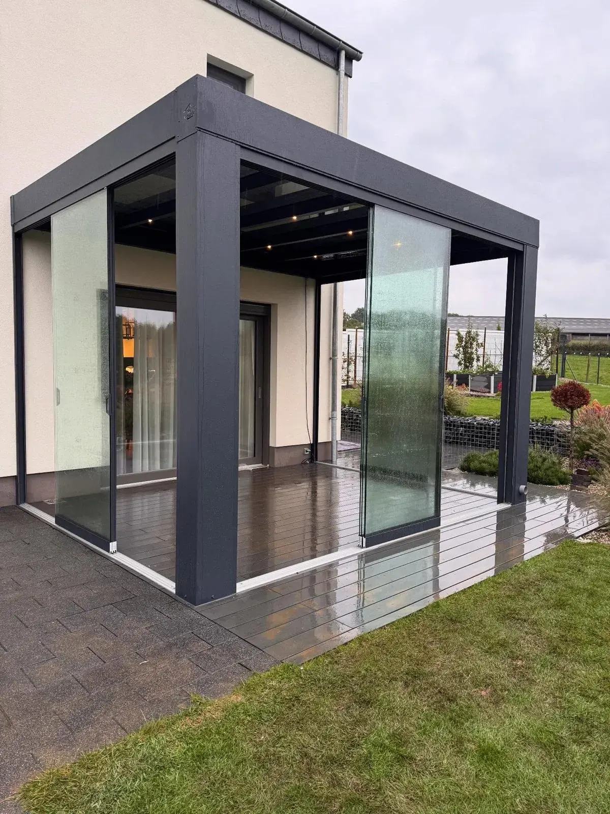 Cube-Veranda mit Glasdach und integrierter Spot-Beleuchtung (Foto 2 von 10)