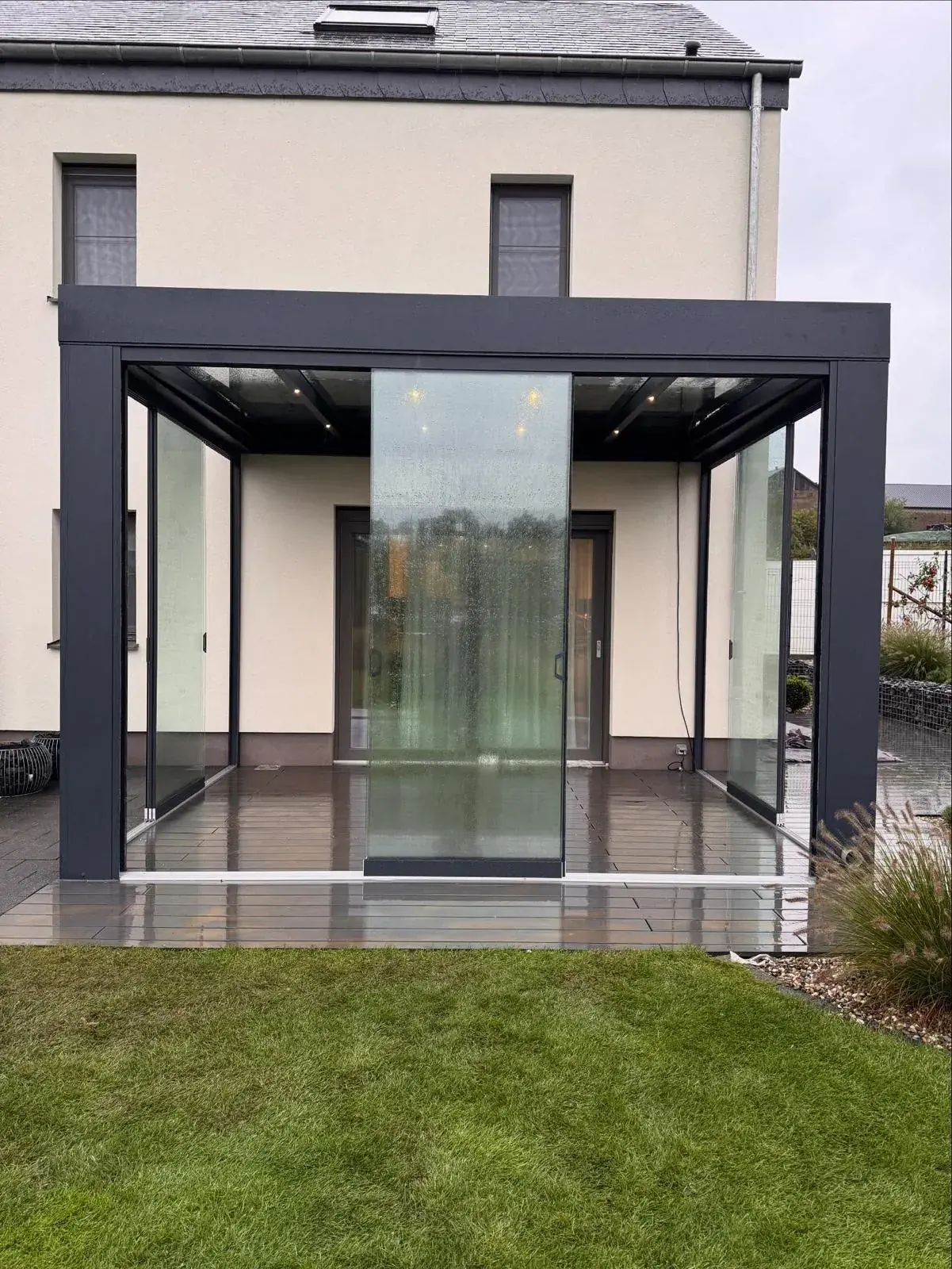 Cube-Veranda mit Glasdach und integrierter Spot-Beleuchtung (Foto 3 von 10)