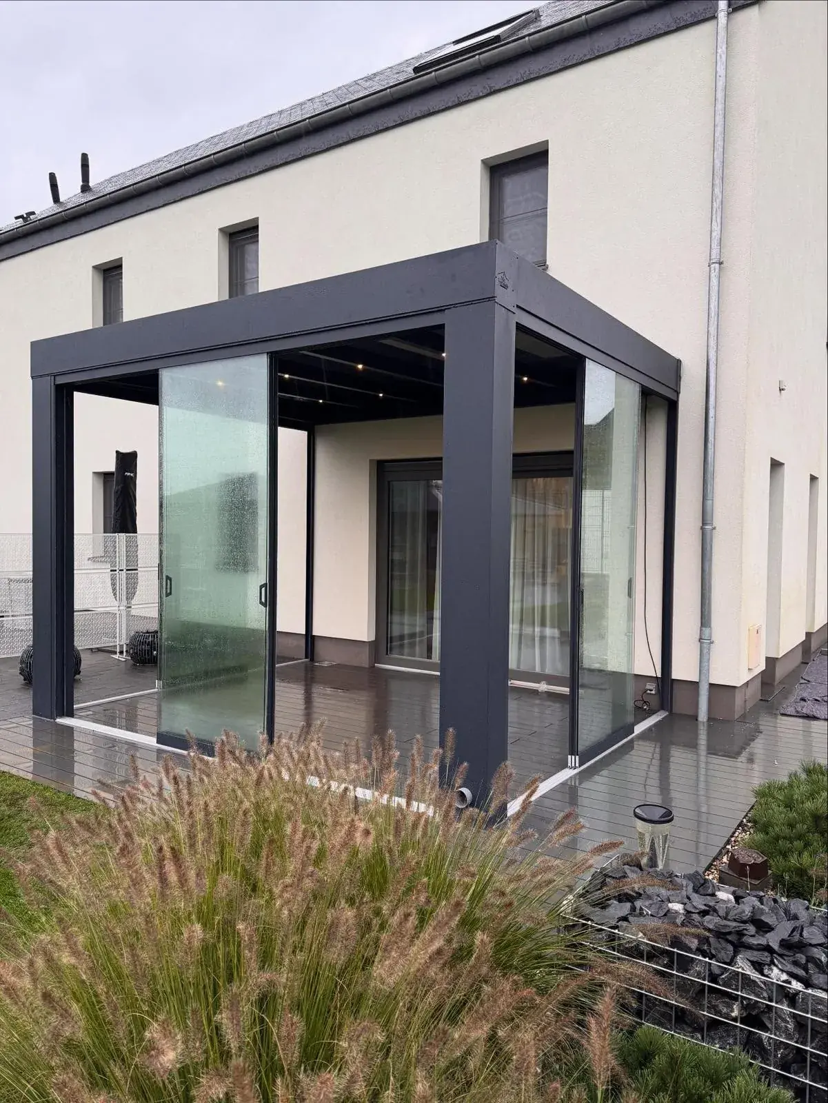 Cube-Veranda mit Glasdach und integrierter Spot-Beleuchtung (Foto 4 von 10)