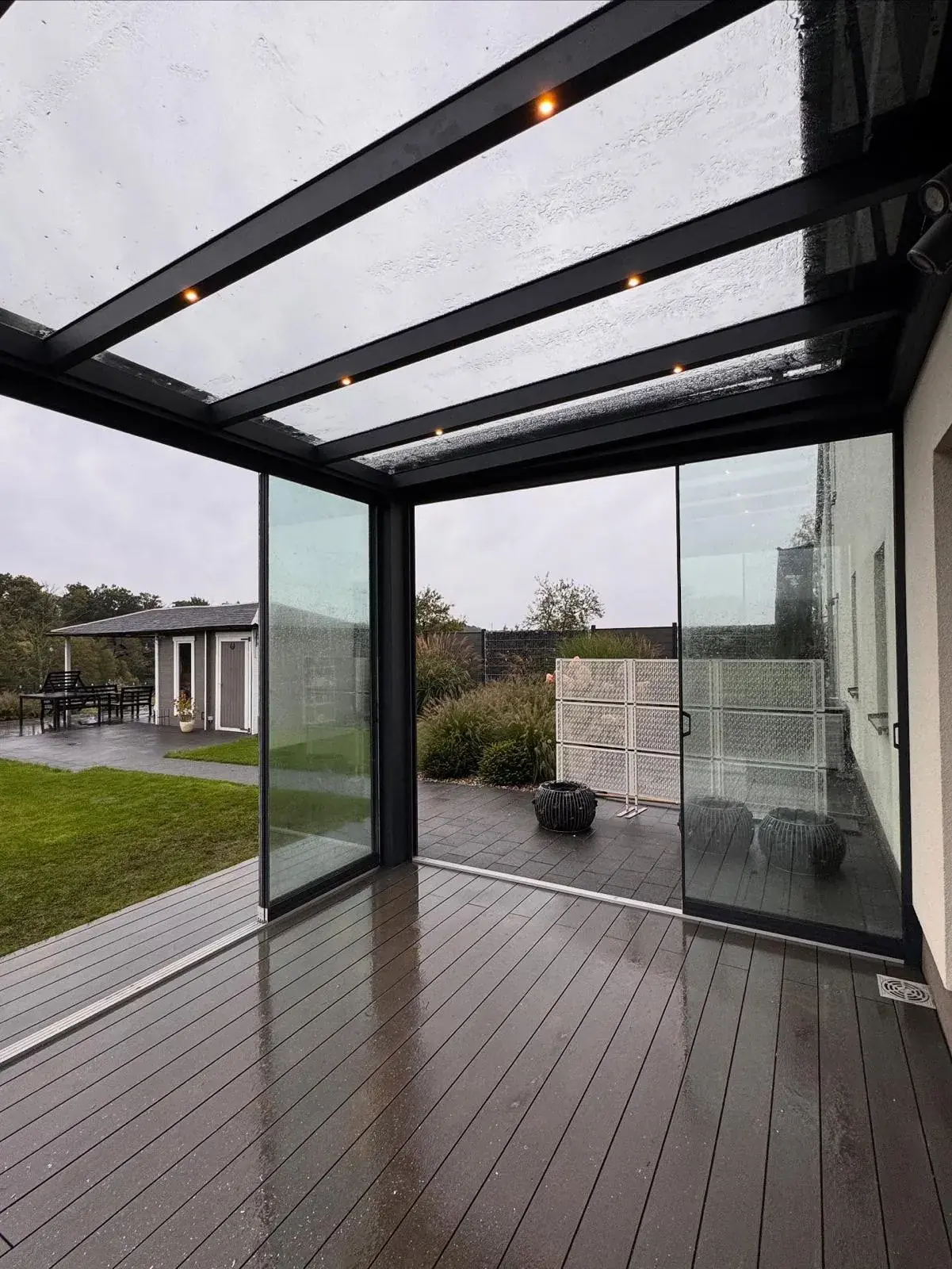 Cube-Veranda mit Glasdach und integrierter Spot-Beleuchtung (Foto 5 von 10)