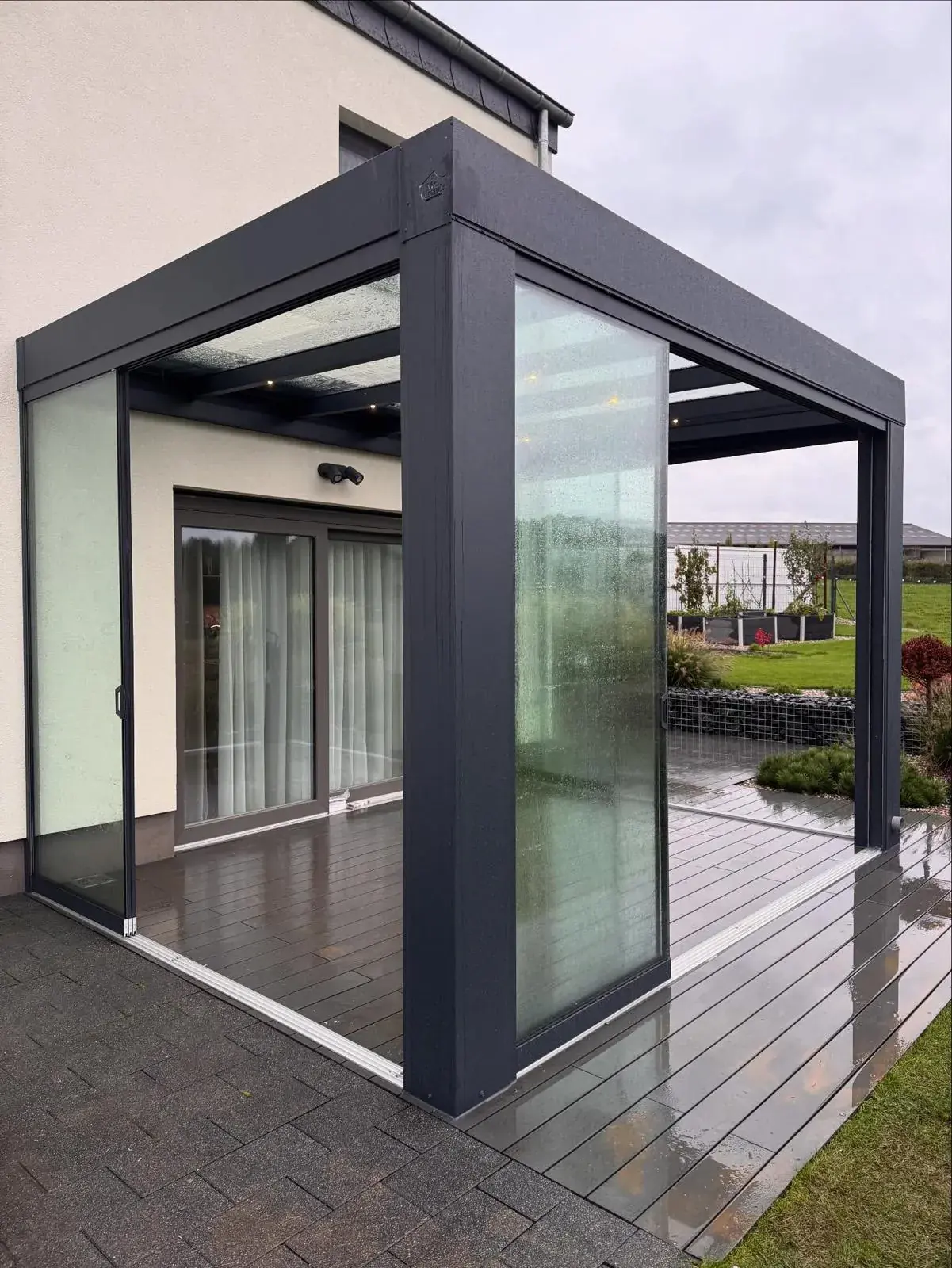 Cube-Veranda mit Glasdach und integrierter Spot-Beleuchtung (Foto 6 von 10)