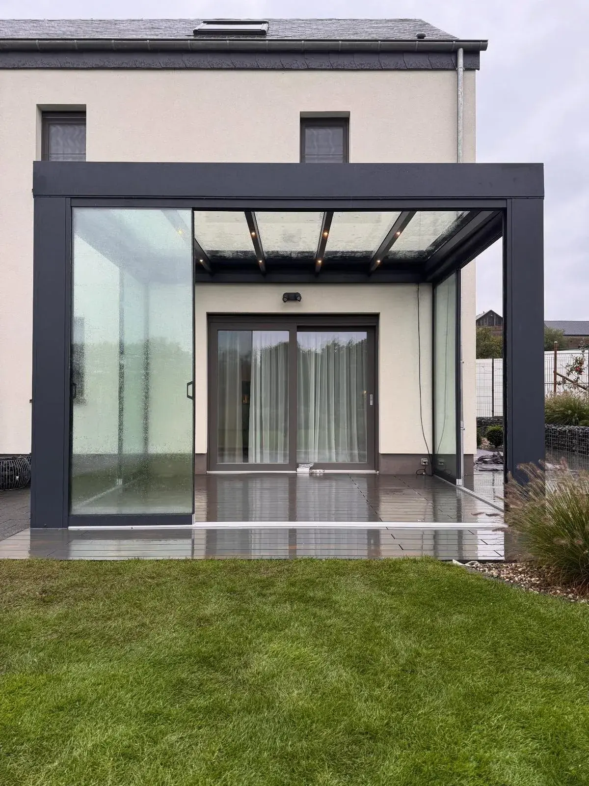 Cube-Veranda mit Glasdach und integrierter Spot-Beleuchtung (Foto 7 von 10)