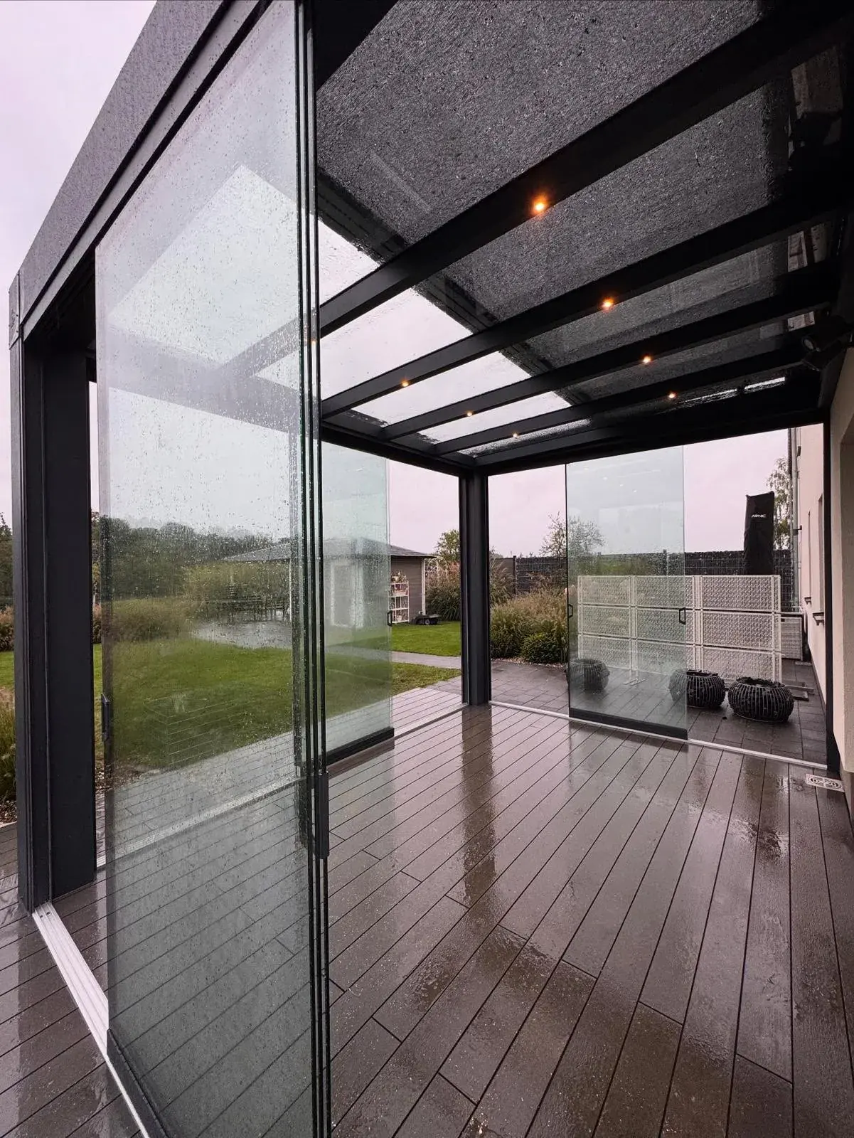 Cube-Veranda mit Glasdach und integrierter Spot-Beleuchtung (Foto 10 von 10)